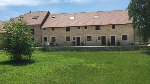 La Ferme De Coron Bed & Breakfast Belley Bagian luar foto
