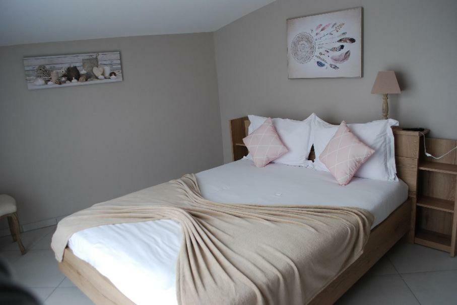 La Ferme De Coron Bed & Breakfast Belley Bagian luar foto